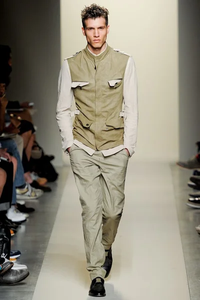 Look 32